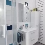 Baza mobilier suspendat cu Lavoar ceramic si oglinda cu iluminare GoodHome Slapton 60 cm, alb