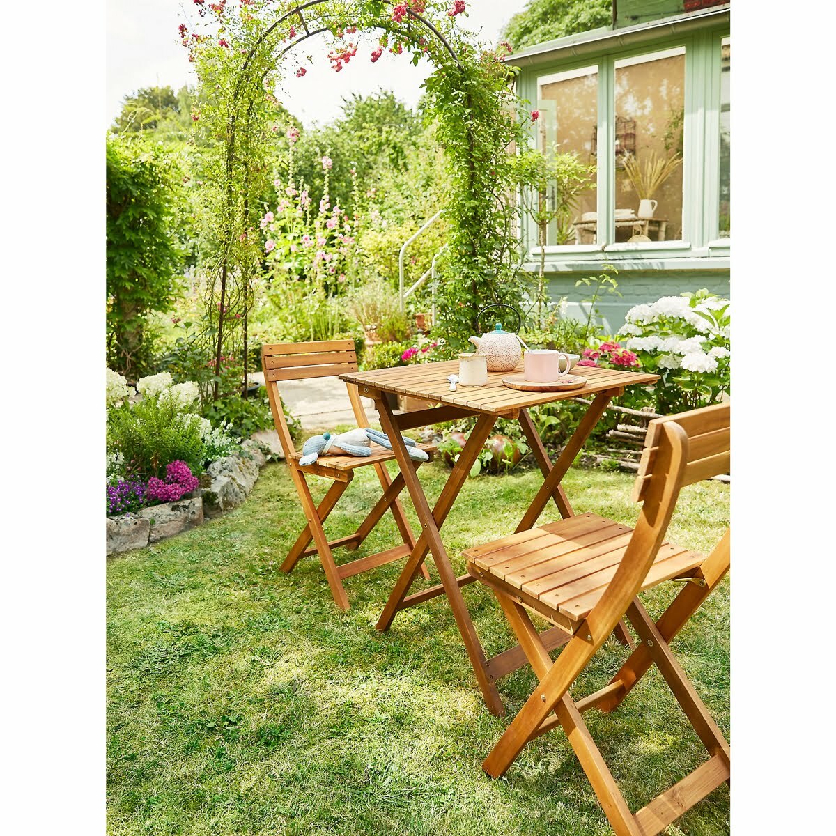 Set de 2 scaune si masa Virginia Wooden, pentru gradina, balcon sau terasa Set de 2 scaune si masa Virginia Wooden, pentru gradina, balcon sau terasa