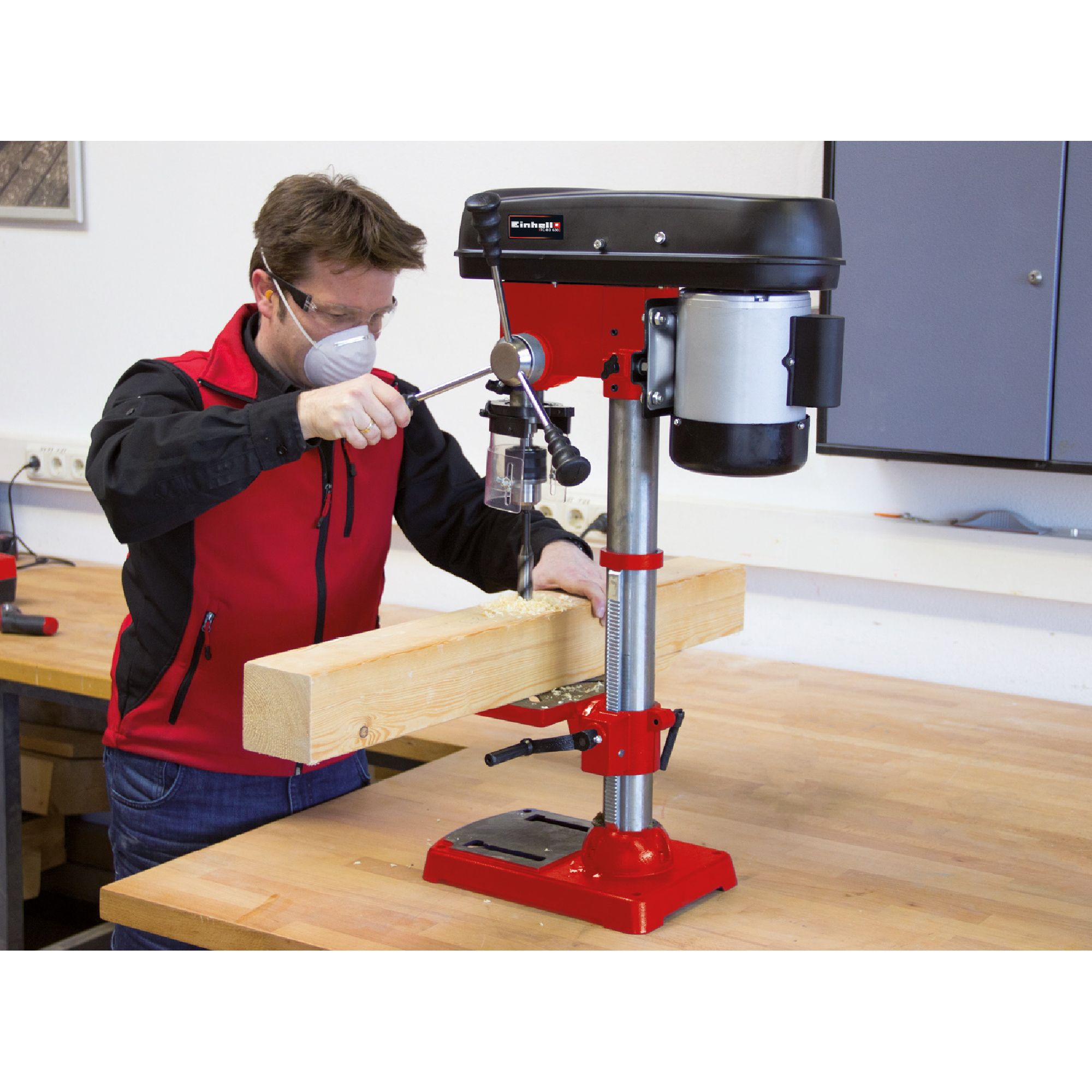 Masina de gaurit cu coloana Einhell TC-BD 630, 630 W, 16 mm mandrina, 60 mm adancime gaurire, cursa 126 mm, 12 trepte de viteza Masina de gaurit cu coloana Einhell TC-BD 630, 630 W, 16 mm mandrina, 60 mm adancime gaurire, cursa 126 mm, 12 trepte de viteza