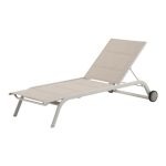 Sezlong de gradina si terasa, bej, aluminiu si PVC, cu roti, 194 x 78.5 x 32 cm