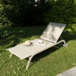 Sezlong de gradina si terasa, bej, aluminiu si PVC, cu roti, 194 x 78.5 x 32 cm