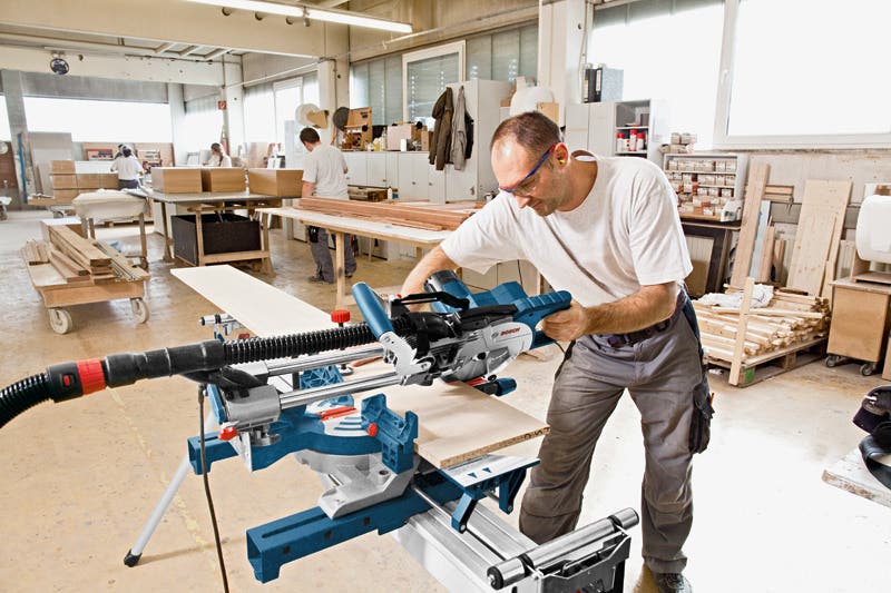 100709953_3.jpg Fierastrau circular, 1400 W, 5500 rpm, cu fir • Bosch