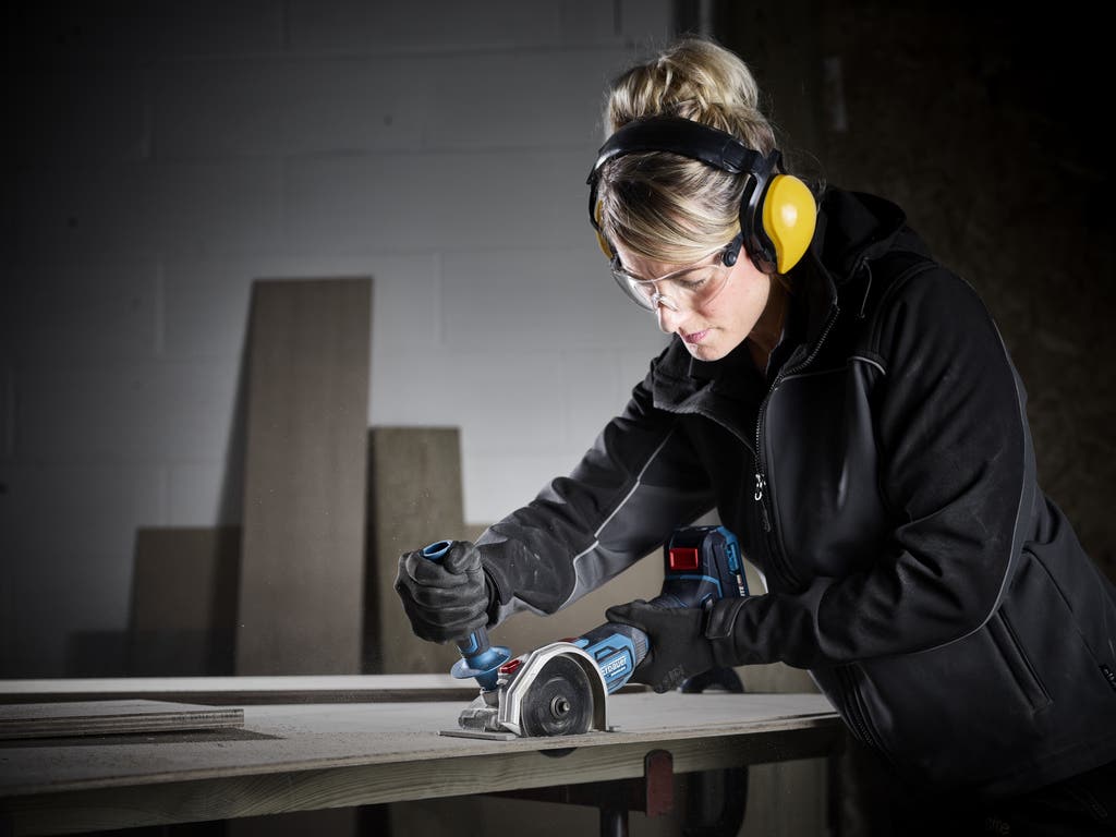 3663602476726-fierastrau-mini-18-v-fara-cablu-erbauer-emcs18-li-5849.jpg Fierastrau circular, 18 V, 12000 rpm, pe acumulator • Erbauer