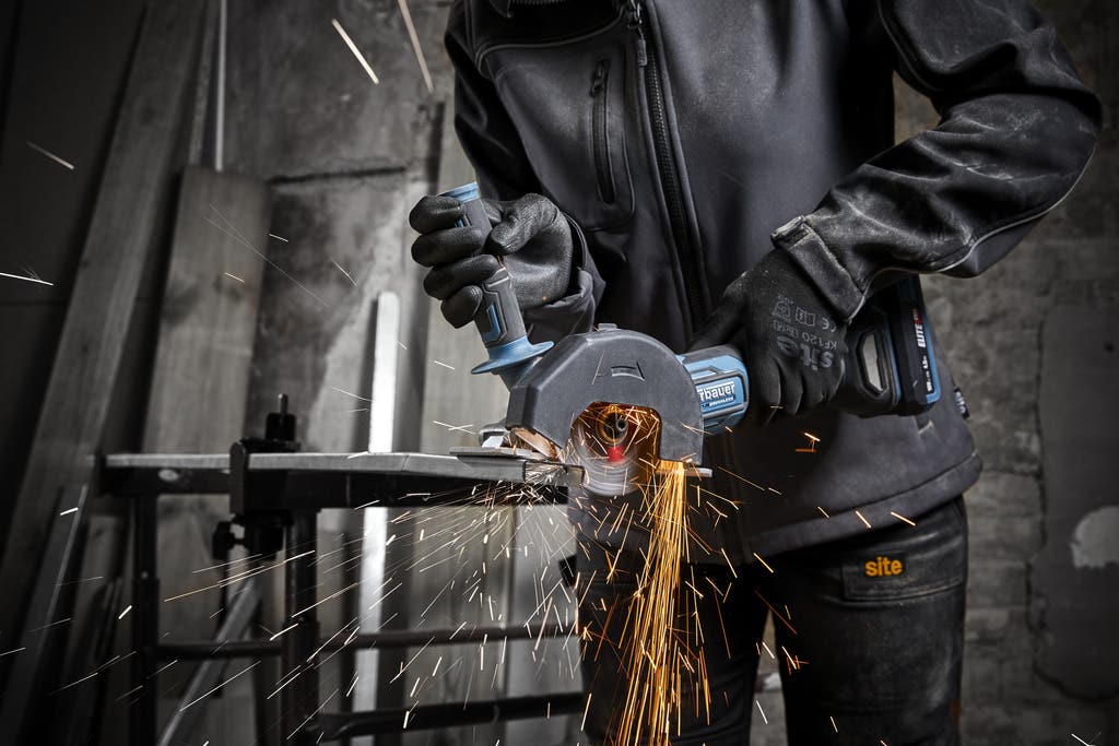 3663602476726-fierastrau-mini-18-v-fara-cablu-erbauer-emcs18-li-9701.jpg Fierastrau circular, 18 V, 12000 rpm, pe acumulator • Erbauer