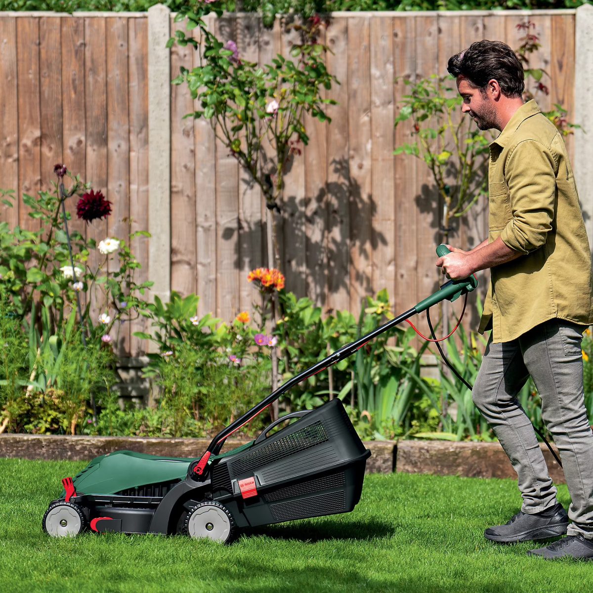 Masina de tuns iarba Bosch, 37cm, 1400W