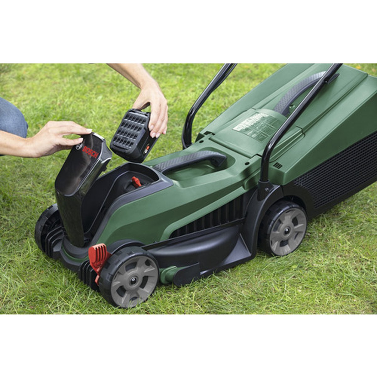 produs_GOD10508919_6.jpg Bosch CityMower 18V-32: Tuns iarba ușor