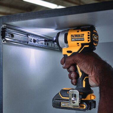 Mașină de Găurit DeWalt DCF809D2T 18V, 2Ah - Putere și Performanță